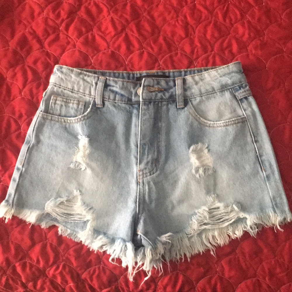 Kittenish light wash cut off shorts
